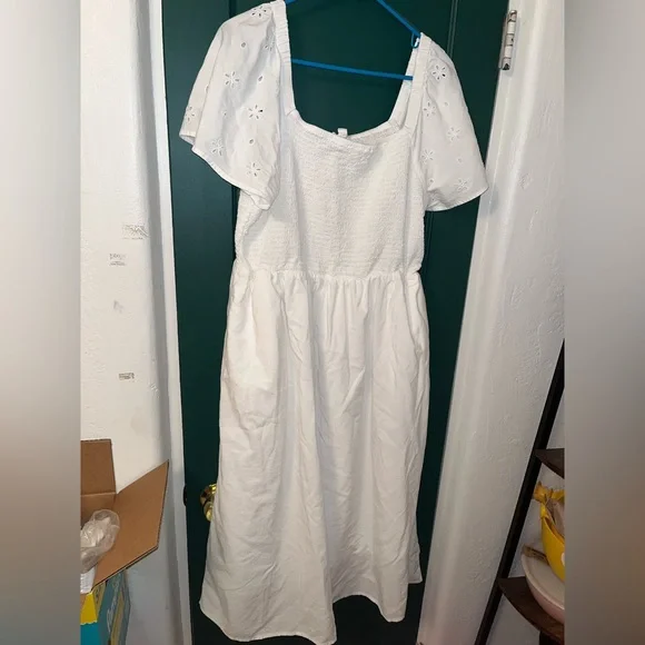 White summer dress - Picture 2 of 2